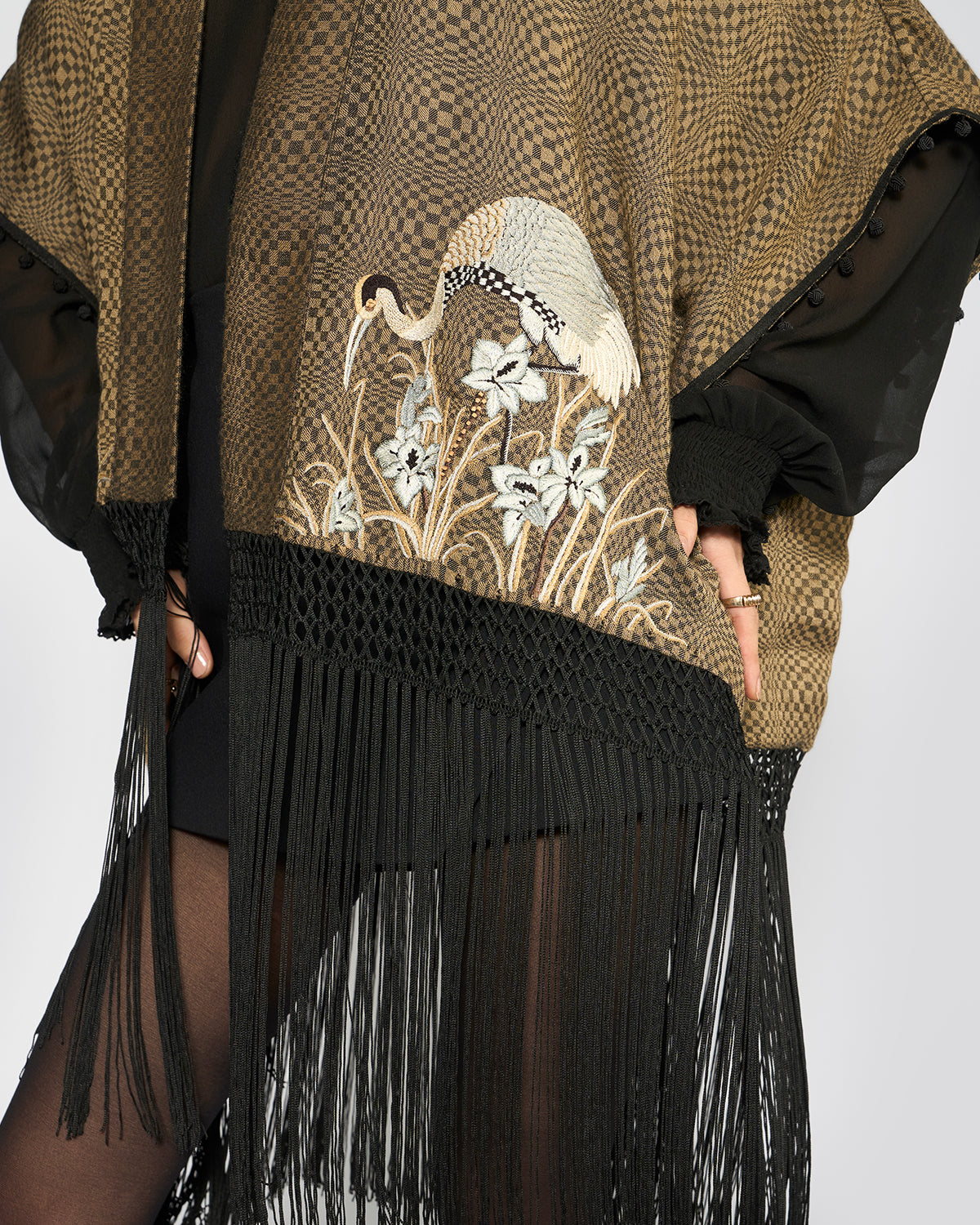 Emira Parsi Gara Shrug