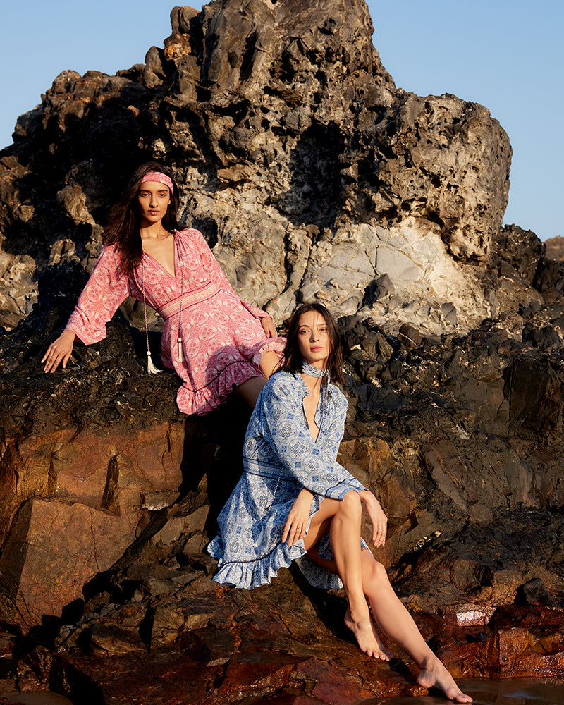 Blue Marissa Print Ruffled Silk DressProduct DescriptionThis print patchwork ruffled dress is a mix of fit and flare, making it a perfect summer dress. It features a V-shaped neckline, a tasselled drawsDressesBlue Marissa Print Ruffled Silk Dress