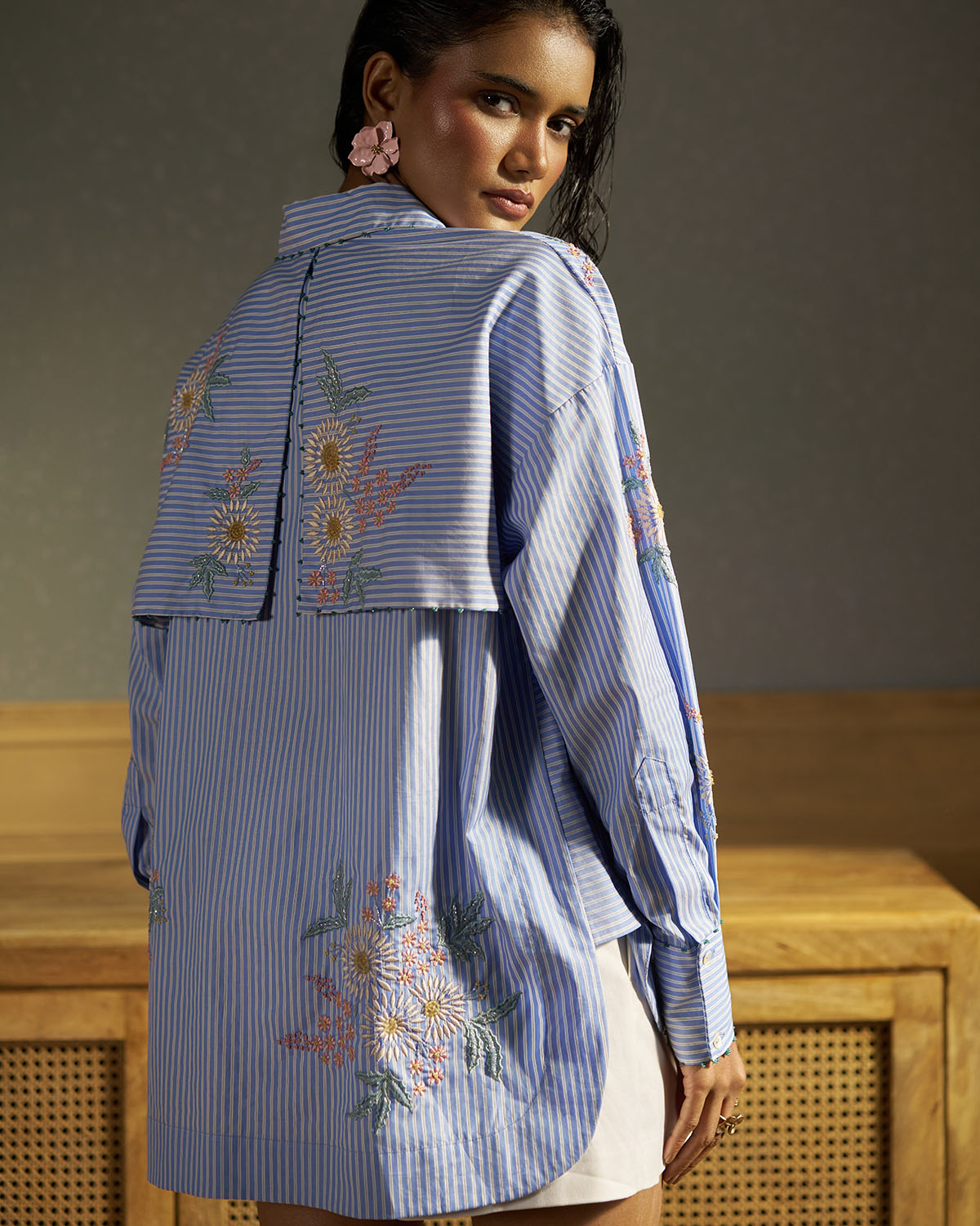Iman back-half-flap  oversized  embroidered shirt