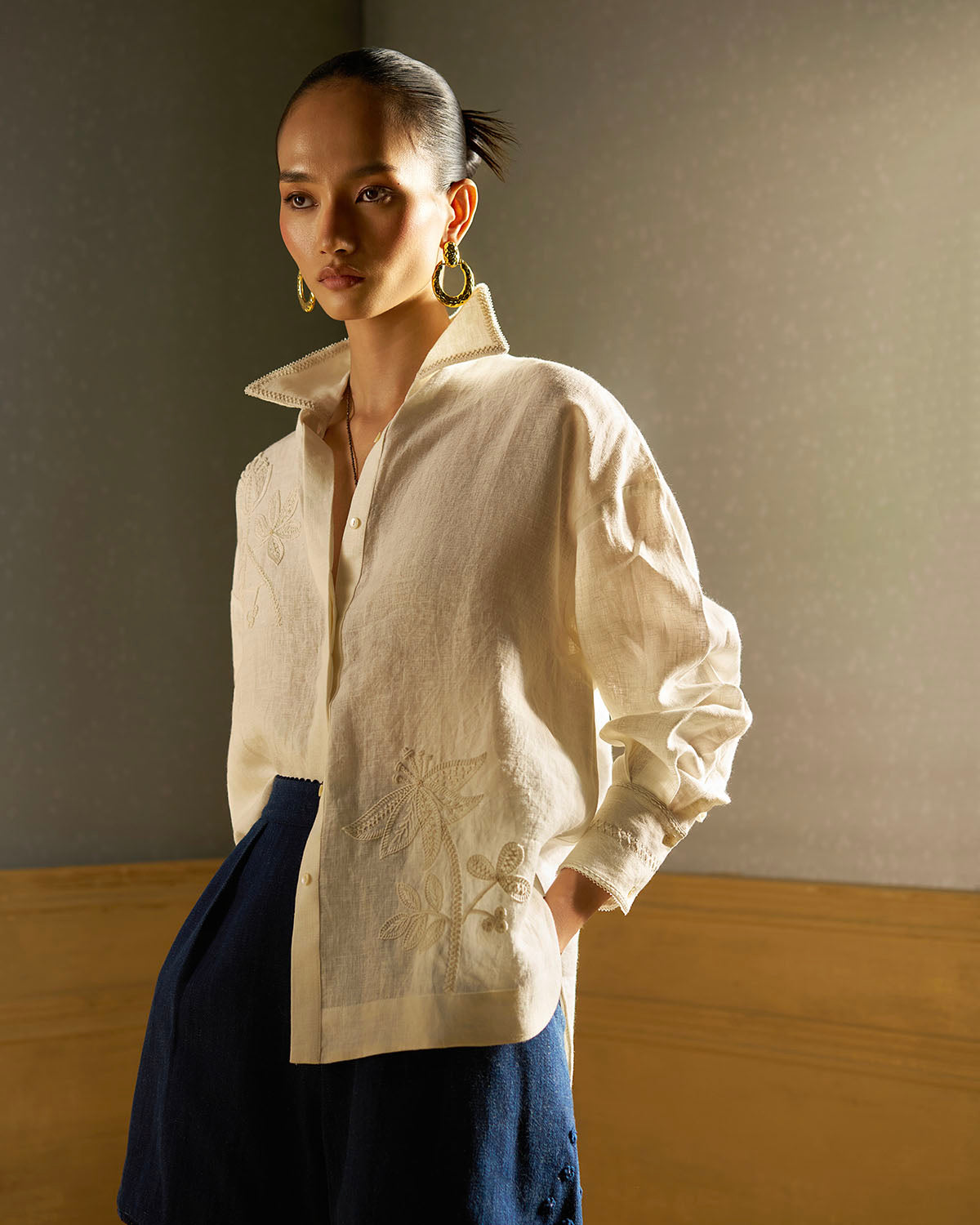 Iman back-half-flap  oversized  embroidered shirt