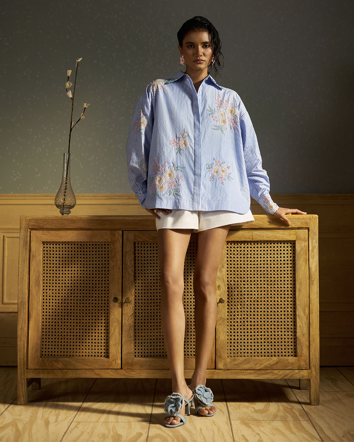 Iman back-half-flap  oversized  embroidered shirt