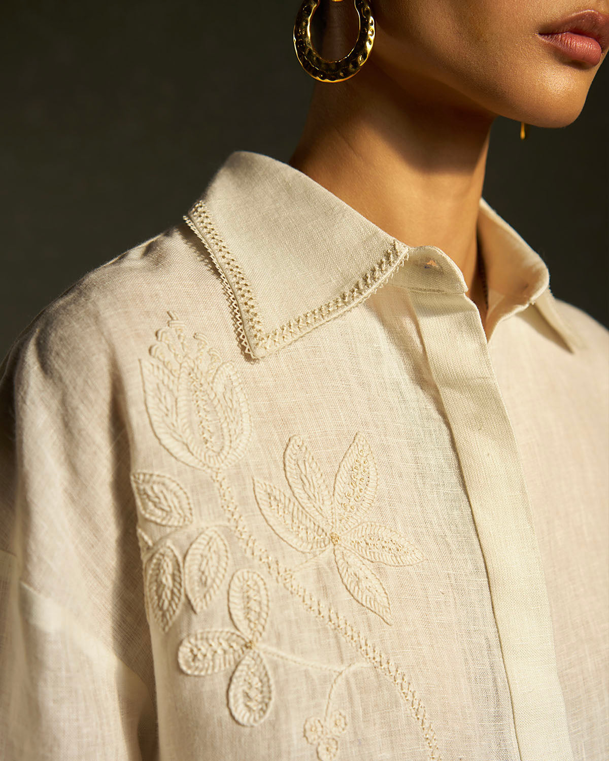 Iman back-half-flap  oversized  embroidered shirt