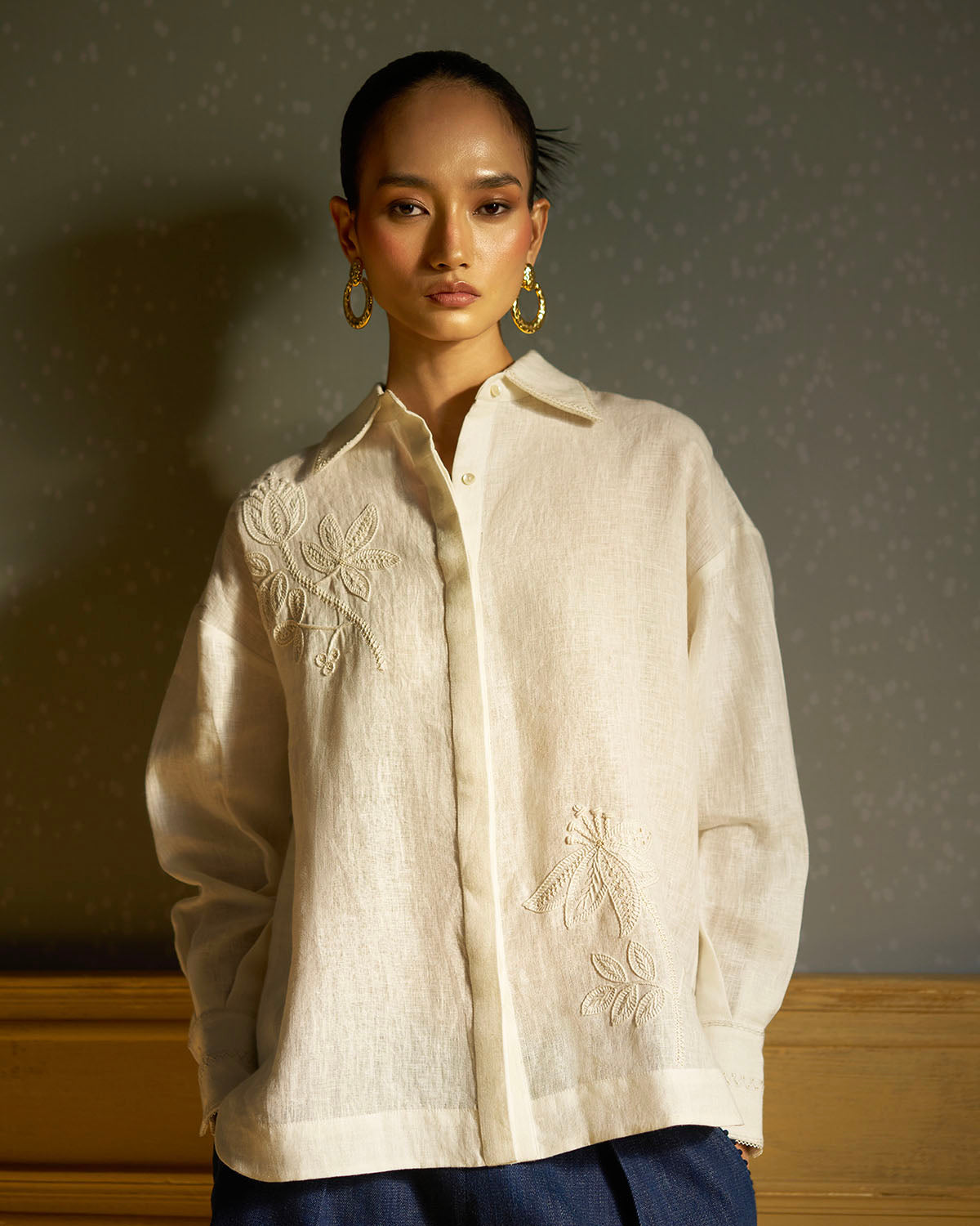 Iman back-half-flap  oversized  embroidered shirt